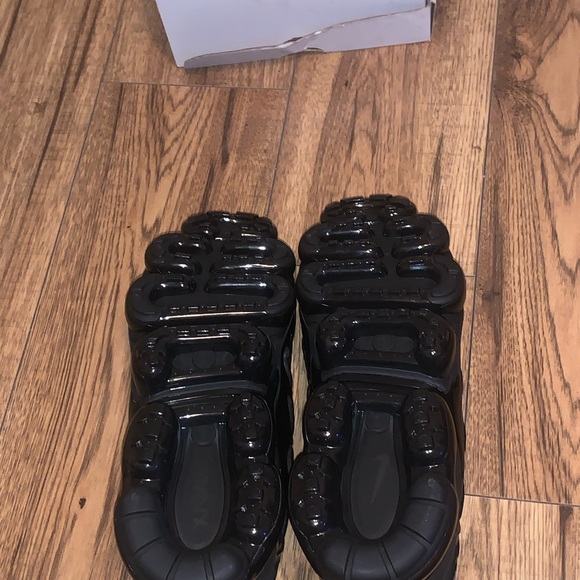 size 12 NIKE AIR VAPORMAX PLUS BLACK / BLACK - DARK GREY - Picture 8 of 8